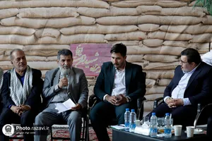 دیدار جمعی از شعرا و نویسندگان دفاع مقدس با تولیت آستان قدس رضوی