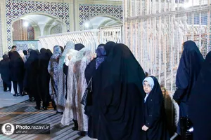 توزیع افطاری در باب&zwnj;الکاظم حرم مطهر رضوی
