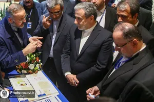 بازدید وزیر امور خارجه از نمایشگاه شرکت&zwnj;های دانش بنیان