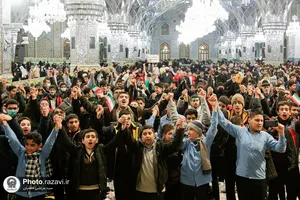 گردهمایی نوجوانان مشهدی به یاد شهدای دانش&zwnj;آموز حرم شاهچراغ