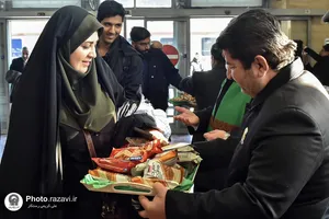 استقبال از زائرین بارگاه منور رضوی در راه&zwnj;آهن مشهد