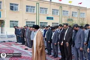 اقامه نماز جماعت دانش آموزان مدارس امام رضا(ع) به امامت آیت الله طباطبایی