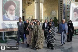 تشرف مدیر گروه اقتصادی و تجاری سفارت ایتالیا در تهران به حرم مطهر رضوی