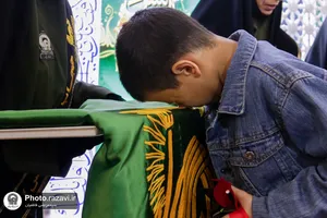 اهدا بسته&zwnj;های متبرک به دانش&zwnj;آموزان حاشیه شهر