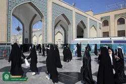 تشرف 350 دانش‌آموز استثنایی احسان پذیر به حرم رضوی در نخستین روز محرم