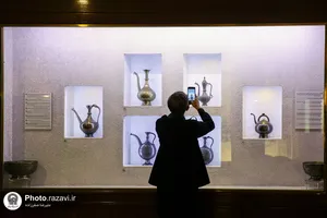 بازدید هنرمندان پیشکسوت از موزه آستان قدس رضوی