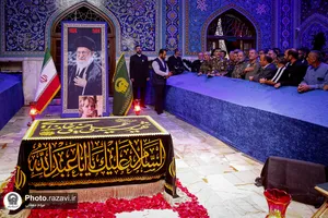 غبارروبی مزار شهدای مدفون در حرم مطهر رضوی