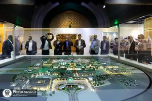 بازدید جمعی از مسئولین حرم امام حسین علیه السلام از نمایشگاه رواق خدمت