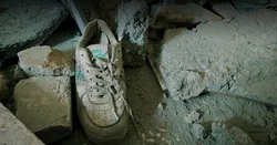 ماکان در آغوش امام