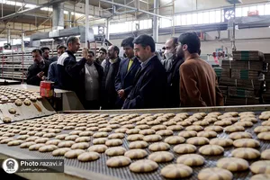 بازدید کارکنان حرم مطهر از شرکت صنایع غذایی رضوی