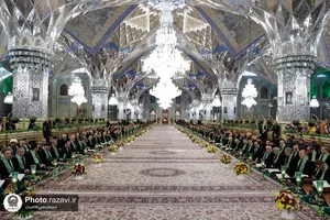 آیین تعویض پرچم گنبد منور رضوی در روز میلاد امام رضا(علیه&zwnj;السلام)