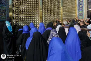 تشرف زائران قزاقستانی به حرم مطهر رضوی