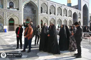تشرف جمعی از اعضای باشگاه فیلم رویش به حرم مطهر رضوی