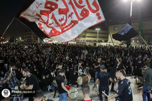 اجتماع زائران و مجاوران رضوی در شب شهادت حضرت جوادالائمه علیه السلام