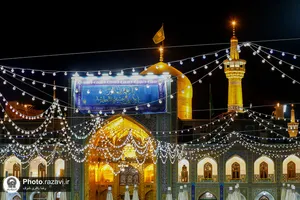 حال و هوای حرم مطهر رضوی در شب میلاد حضرت رسول(ص) و امام جعفر صادق(ع)