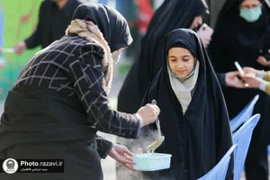 توزیع صبحانه گرم در مدارس حاشیه شهر مشهد