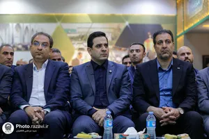 اهدای کاپ قهرمانی تیم ملی والیبال به موزه حرم مطهر رضوی