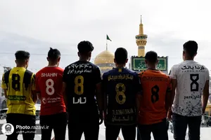 تشرف و خدمت چهره های فوتبالی در حرم مطهر رضوی