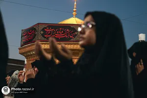 حرم مطهر رضوی در شب عاشورای حسینی