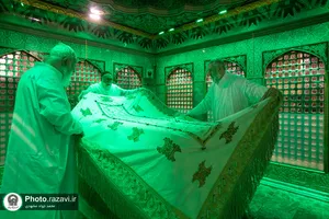 غبارروبی ضریح منور رضوی