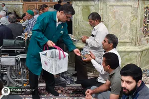 توزیع 8هزار گل متبرک حرم مطهر رضوی