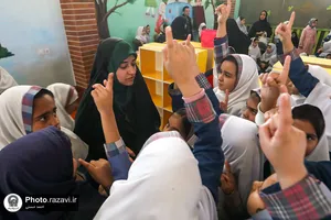 جشن دخترانه در باغ اردوگاه خاتون