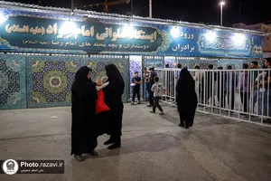 پذیرایی از زائران بارگاه منور رضوی در شب زیارتی امام رضا علیه&zwnj;السلام