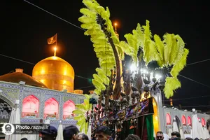 حرم مطهر رضوی در شام شهادت امام رضا علیه&zwnj;السلام