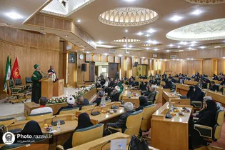 عطر سیب در صحن آفتاب؛ وقتی خادمان کربلا به پابوس خانواده شهدای مشهد آمدند
