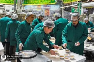 پذیرایی از زائران بارگاه منور رضوی در چایخانه حرم مطهر