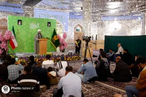 جشن شب نیمه شعبان ویژه زائران غیر ایرانی در حرم مطهر رضوی