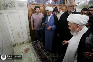 تشرف آیت&zwnj;الله جعفر سبحانی به حرم مطهر رضوی