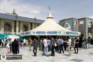 پذیرایی از زائران بارگاه منور رضوی توسط هیئت حضرت نرجس(س) عراق