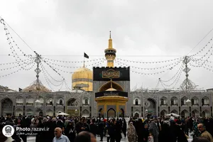 سیاه&zwnj;پوشی حرم مطهر رضوی در آستانه شهادت امام صادق علیه&zwnj;السلام