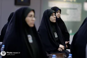 اهدای نشان طلای علمی رضا شریفیان به موزه آستان قدس رضوی