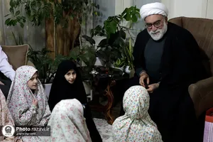 دیدار تولیت آستان قدس رضوی با چهار خانواده فرزندپذیر بهزیستی
