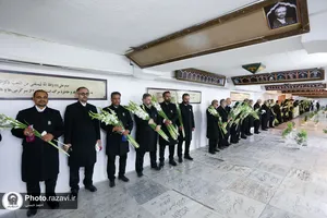 غبارروبی مزار شهدای مدفون در حرم مطهر رضوی