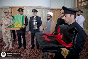 اهدا پرچم حرم مطهر امام حسین علیه السلام به آستان قدس رضوی