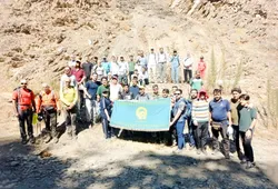 کوهپیمایی کارکنان آستان قدس رضوی در مسیر سلامت و همدلی