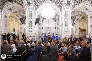 تشرف جمعی از رؤسای کانون های بازنشستگان تأمین اجتماعی کشور به حرم مطهر رضوی