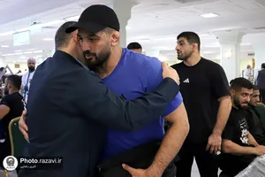 تشرف ملی&zwnj;پوشان کشتی ایران به حرم مطهر رضوی