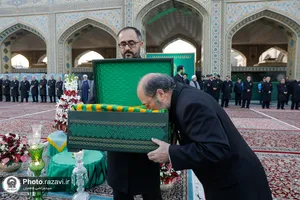 آیین تعویض پرچم گنبد و پوش ضریح مطهر حضرت رضا علیه&zwnj;السلام به مناسبت حلول ماه ربیع&zwnj;الاول