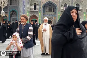 حرم امام هشتم؛ ساعت هشت