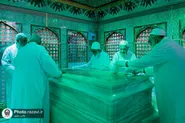 برگزاری آیین غبارروبی ضریح مطهر امام رضا (ع) همزمان با سالروز آغاز امامت امام زمان (عج)