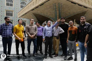 تشرف دانشجویان هنر دانشگاه تهران به حرم مطهر رضوی