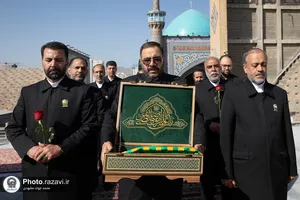 آیین تعویض پوش ضریح و پرچم گنبد منور رضوی در روز میلاد امام مهربانی&zwnj;ها