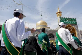 در حریم حضرت رضا علیه‌السلام
