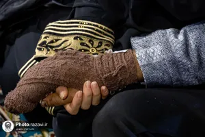 تشرف جمعی از مجروحان لبنانی به حرم مطهر رضوی