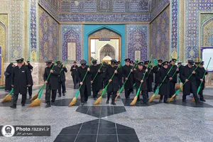 آیین تعویض شیفت دربانان بارگاه منور رضوی