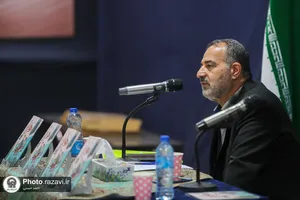 نشست نقد و بررسی کتاب &laquo;رهایم نکن&raquo;
